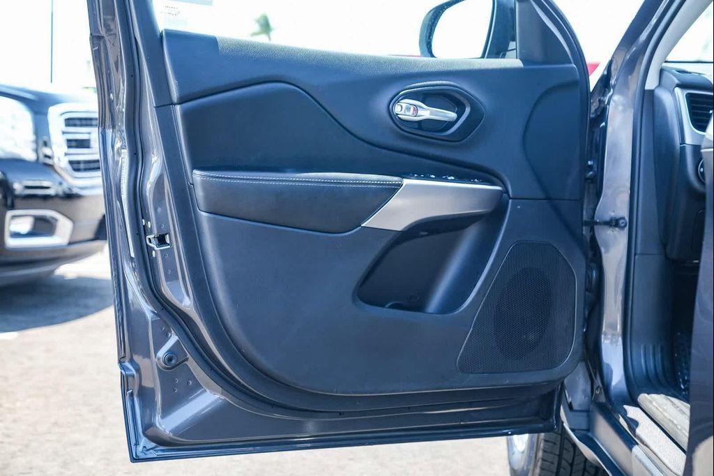 used 2022 Jeep Cherokee car, priced at $21,640