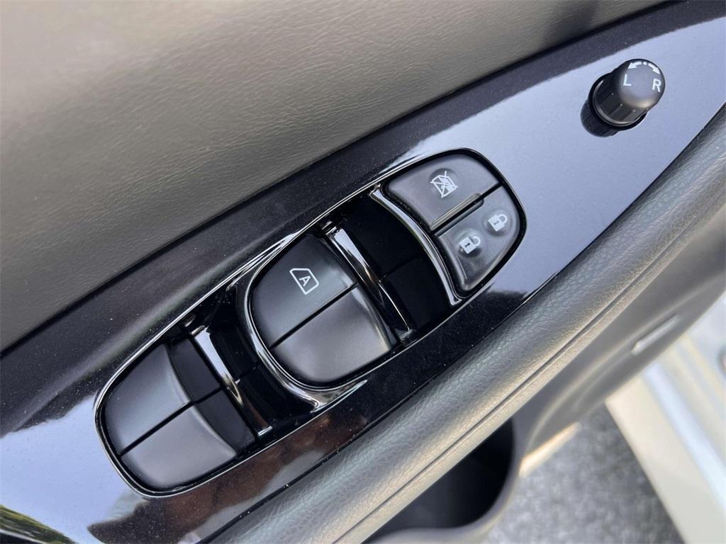 used 2022 Nissan Leaf car, priced at $14,989