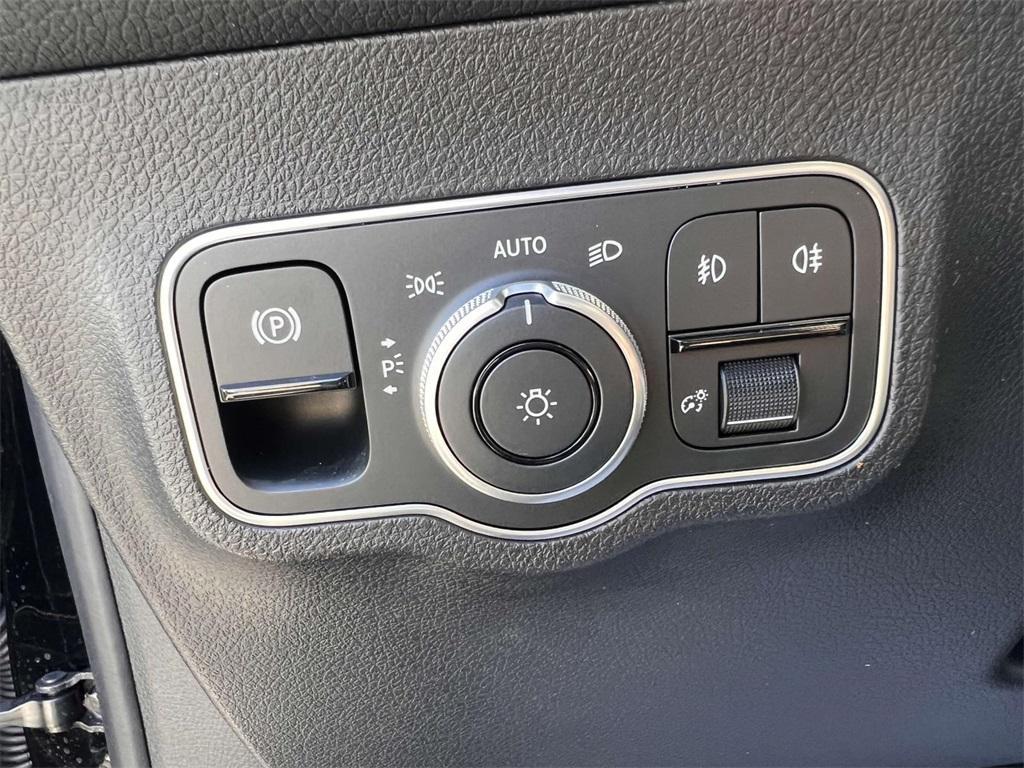 used 2024 Mercedes-Benz GLB 250 car, priced at $35,389