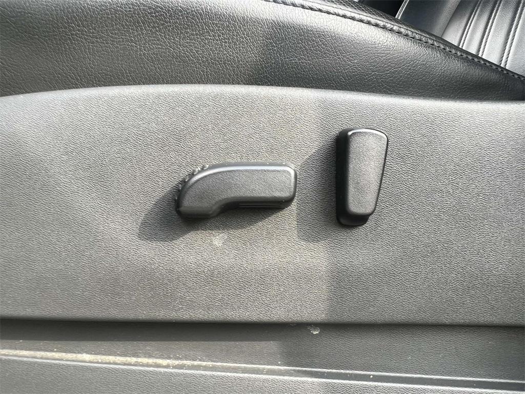 used 2022 Nissan Frontier car, priced at $29,989