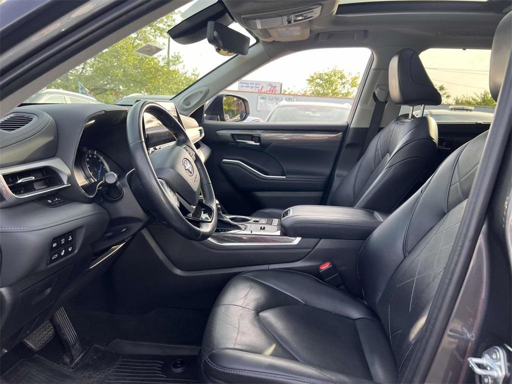 used 2022 Toyota Highlander Hybrid car, priced at $37,989