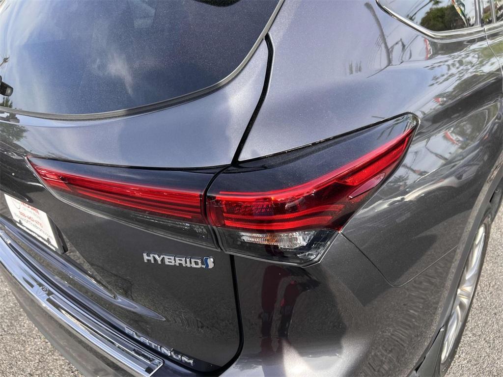 used 2022 Toyota Highlander Hybrid car, priced at $37,989