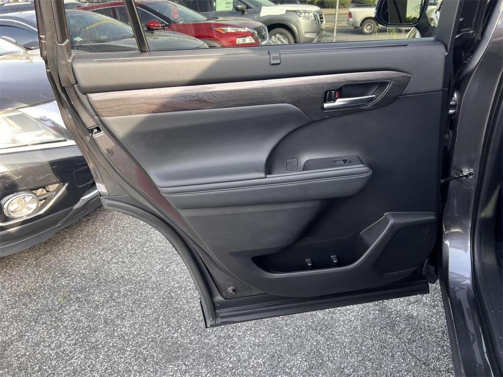 used 2022 Toyota Highlander Hybrid car, priced at $37,989