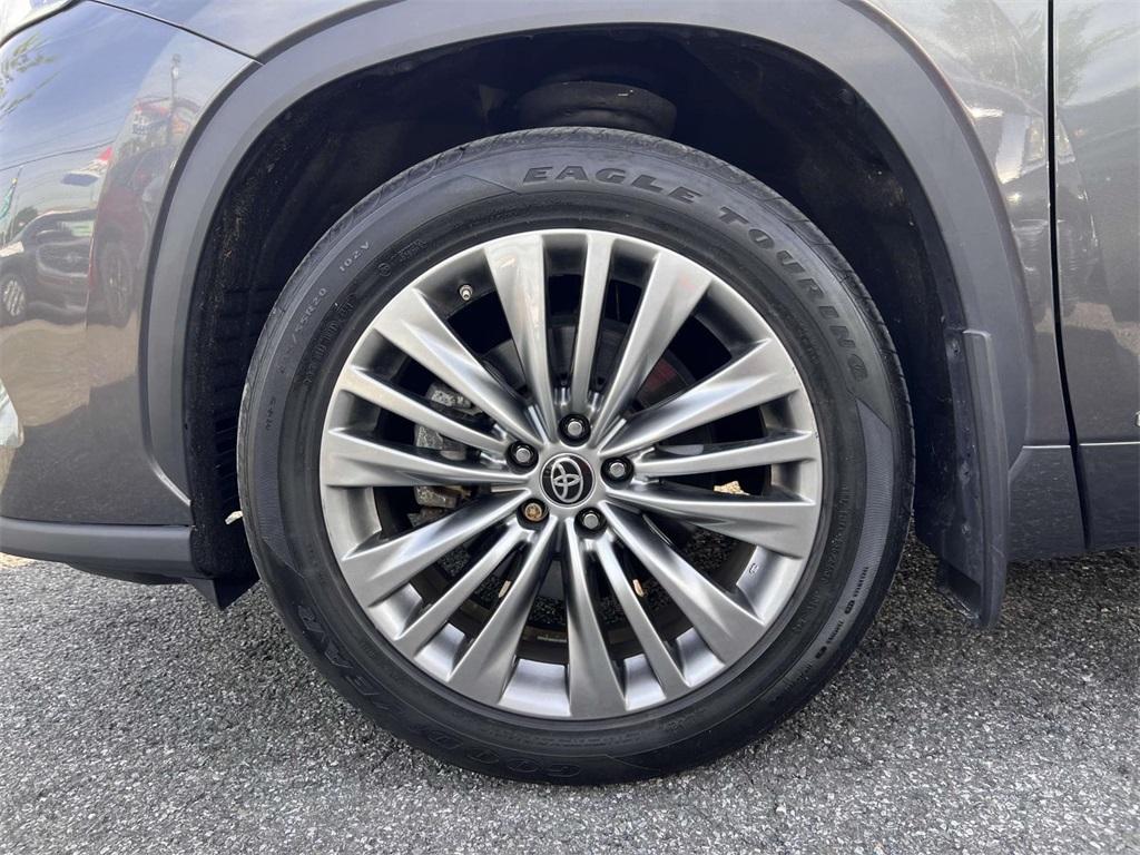 used 2022 Toyota Highlander Hybrid car, priced at $37,989