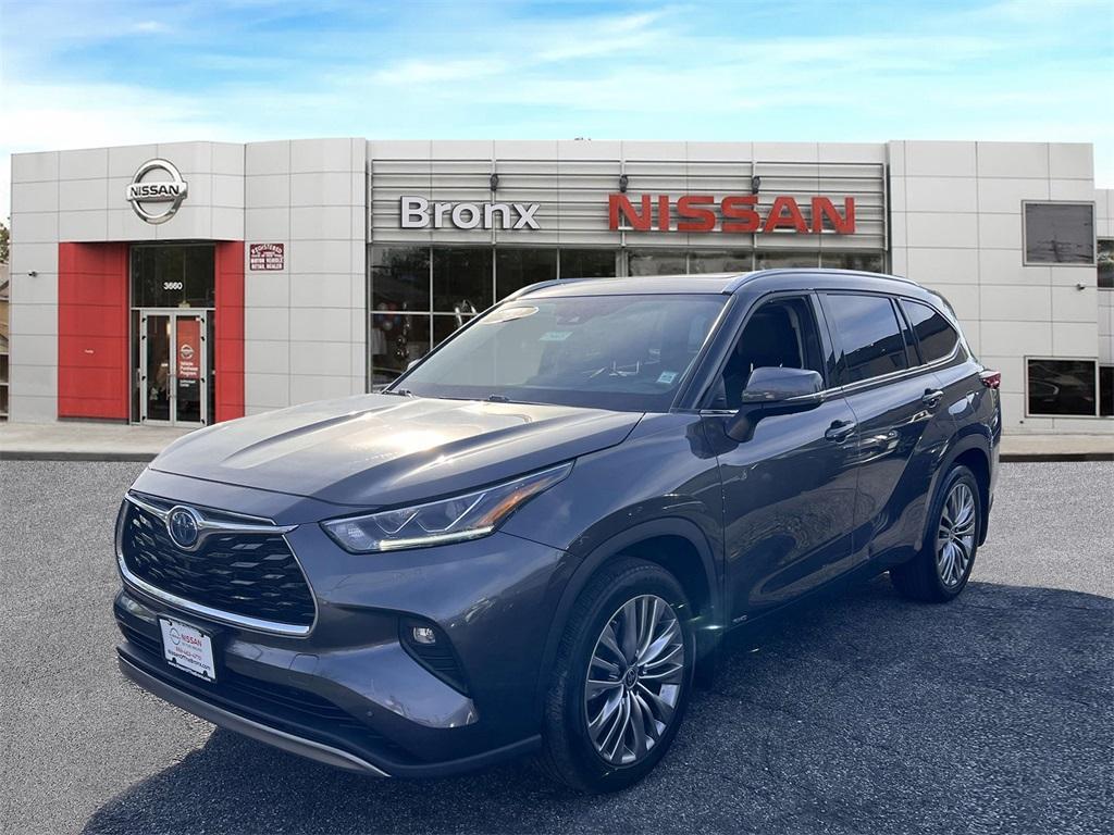 used 2022 Toyota Highlander Hybrid car, priced at $37,989