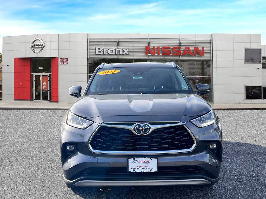 used 2022 Toyota Highlander Hybrid car, priced at $37,077