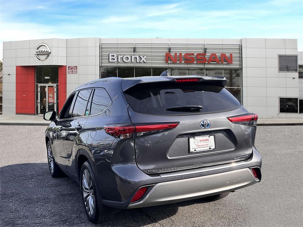 used 2022 Toyota Highlander Hybrid car, priced at $37,989