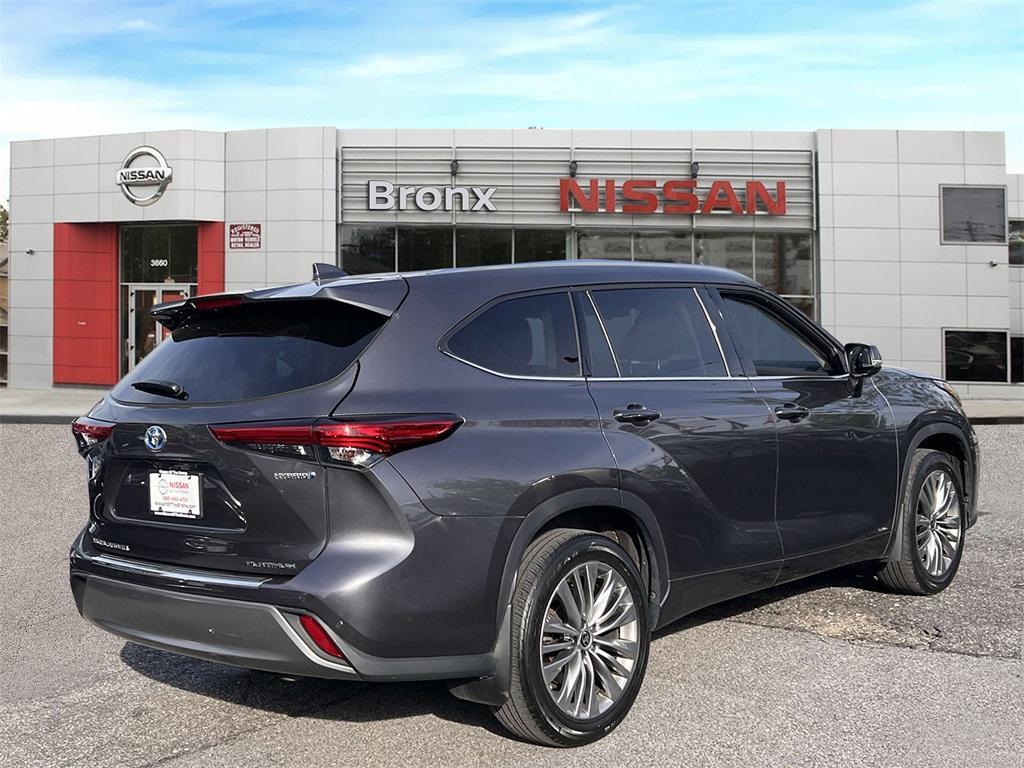 used 2022 Toyota Highlander Hybrid car, priced at $37,989