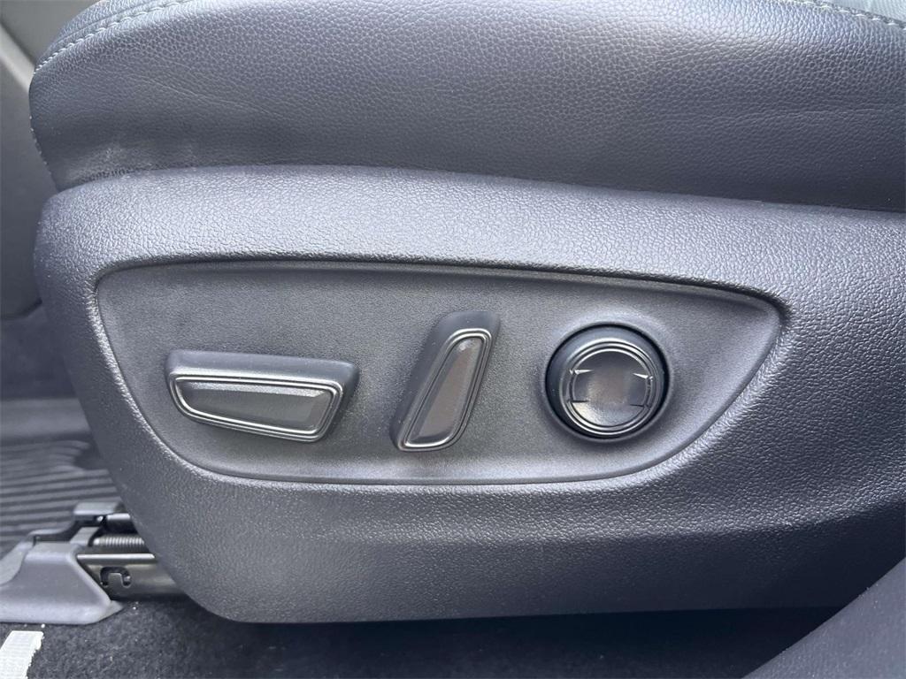 used 2022 Toyota Highlander Hybrid car, priced at $37,989