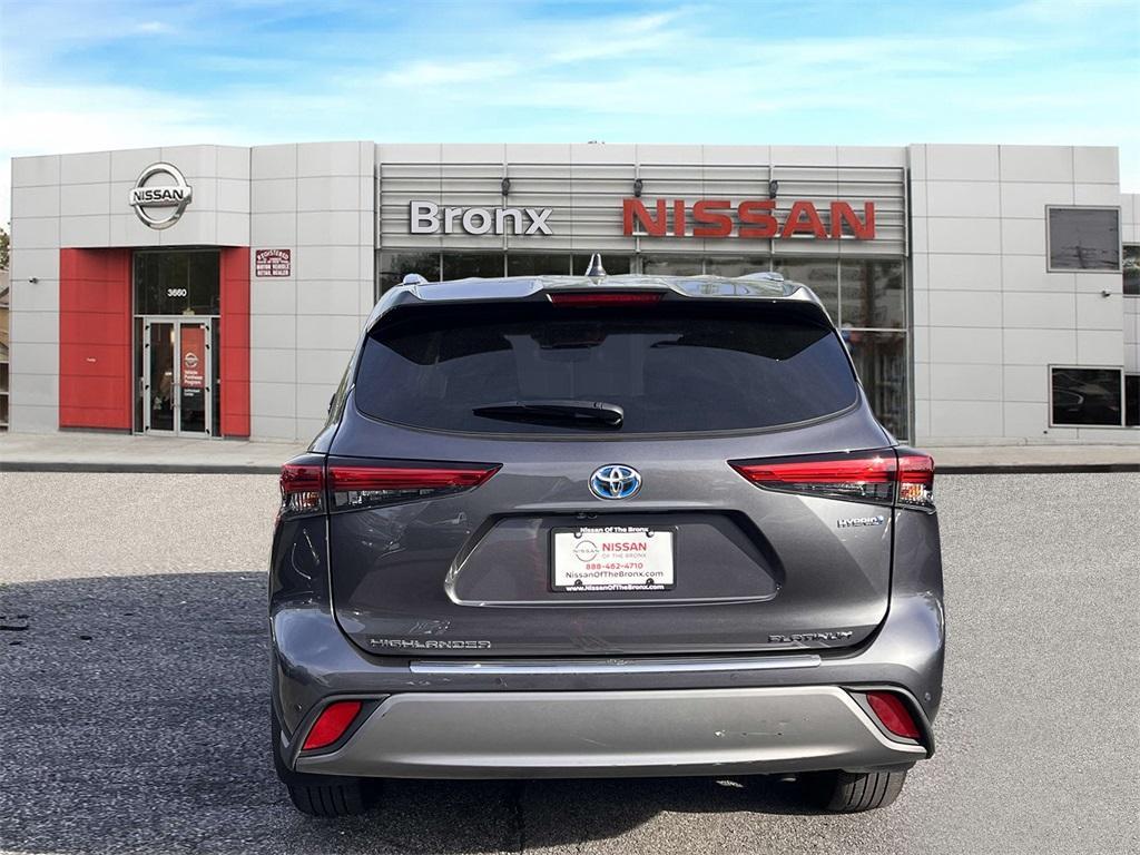 used 2022 Toyota Highlander Hybrid car, priced at $37,989