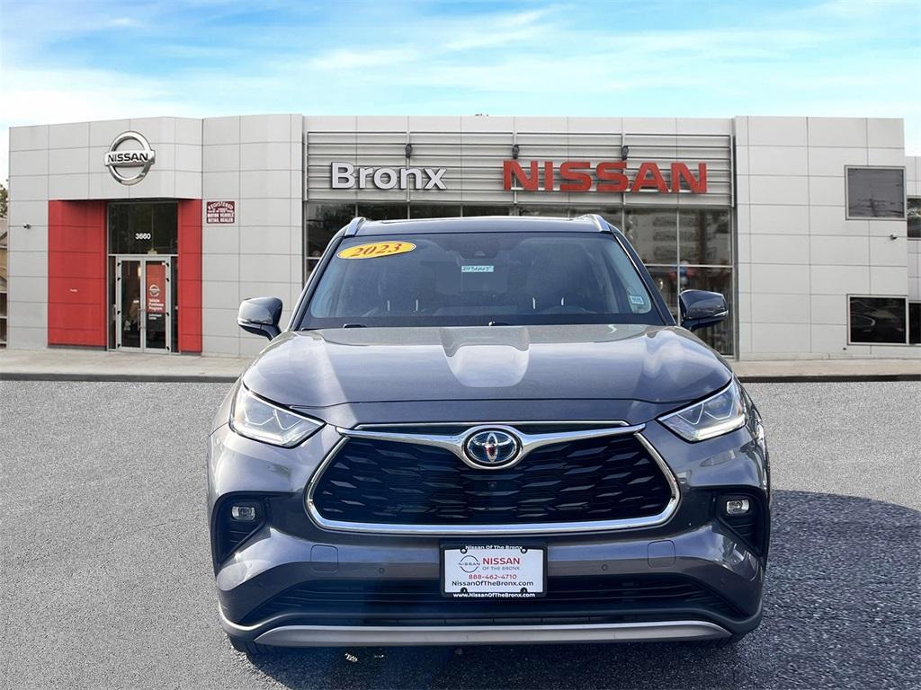 used 2022 Toyota Highlander Hybrid car, priced at $37,989