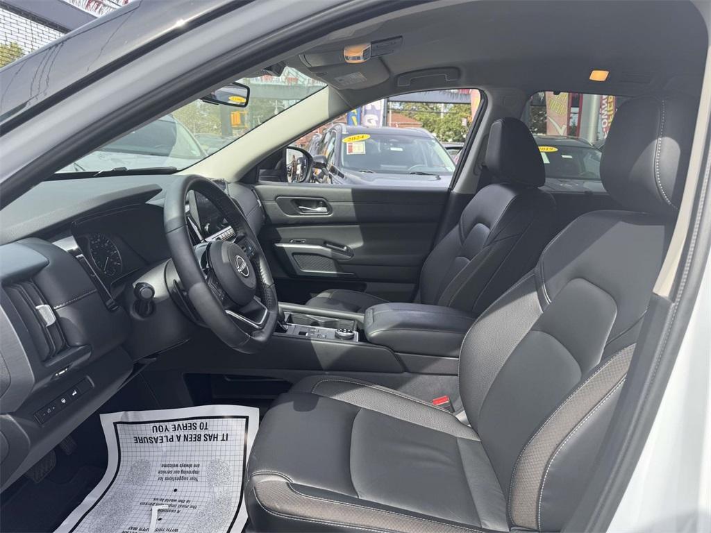 used 2025 Nissan Pathfinder car, priced at $34,789