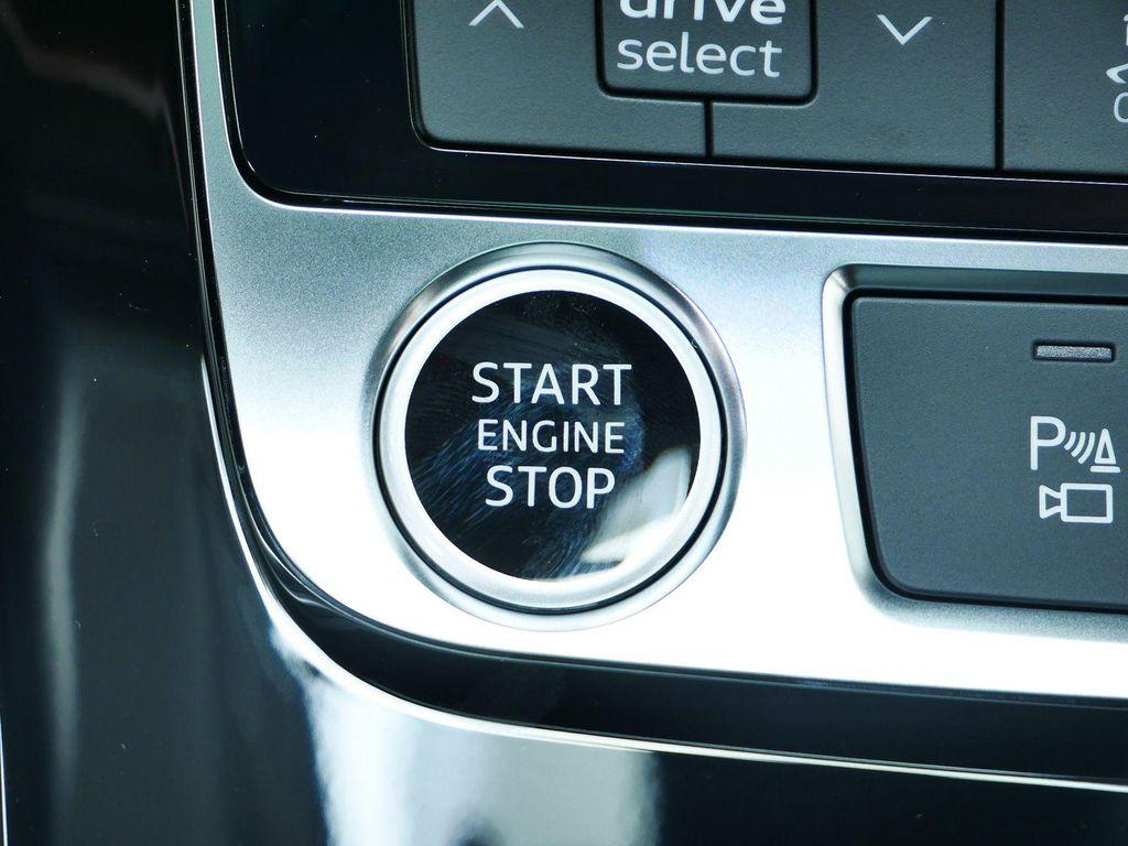 new 2025 Audi Q7 car, priced at $68,240