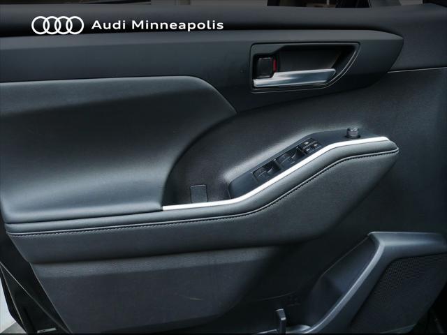 used 2023 Toyota Highlander car, priced at $39,977