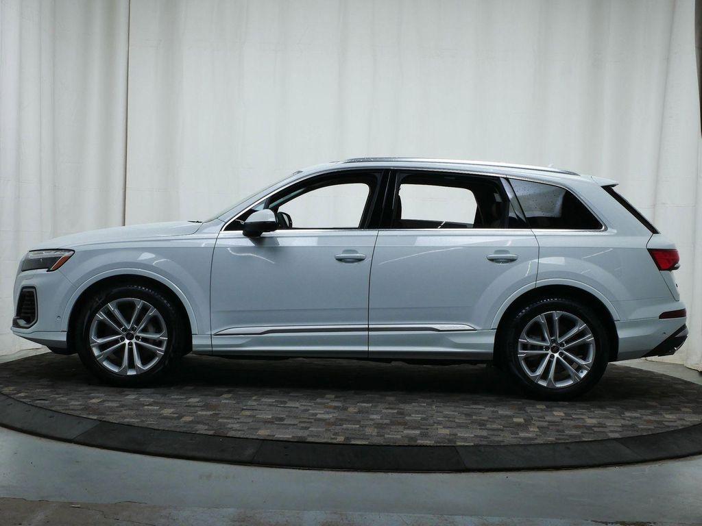 new 2025 Audi Q7 car, priced at $72,795