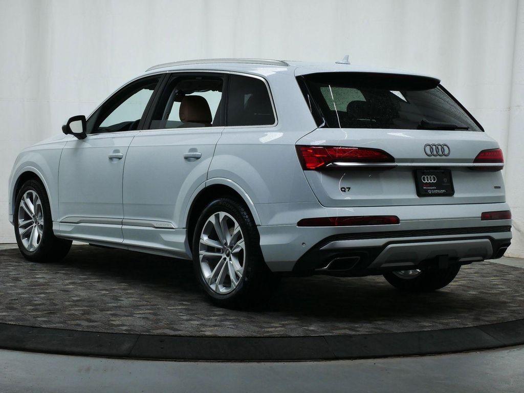 new 2025 Audi Q7 car, priced at $72,795
