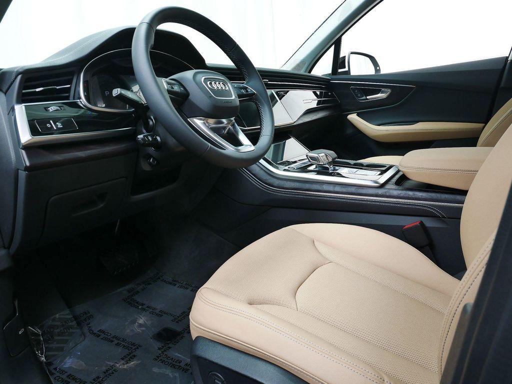 new 2025 Audi Q7 car, priced at $72,795