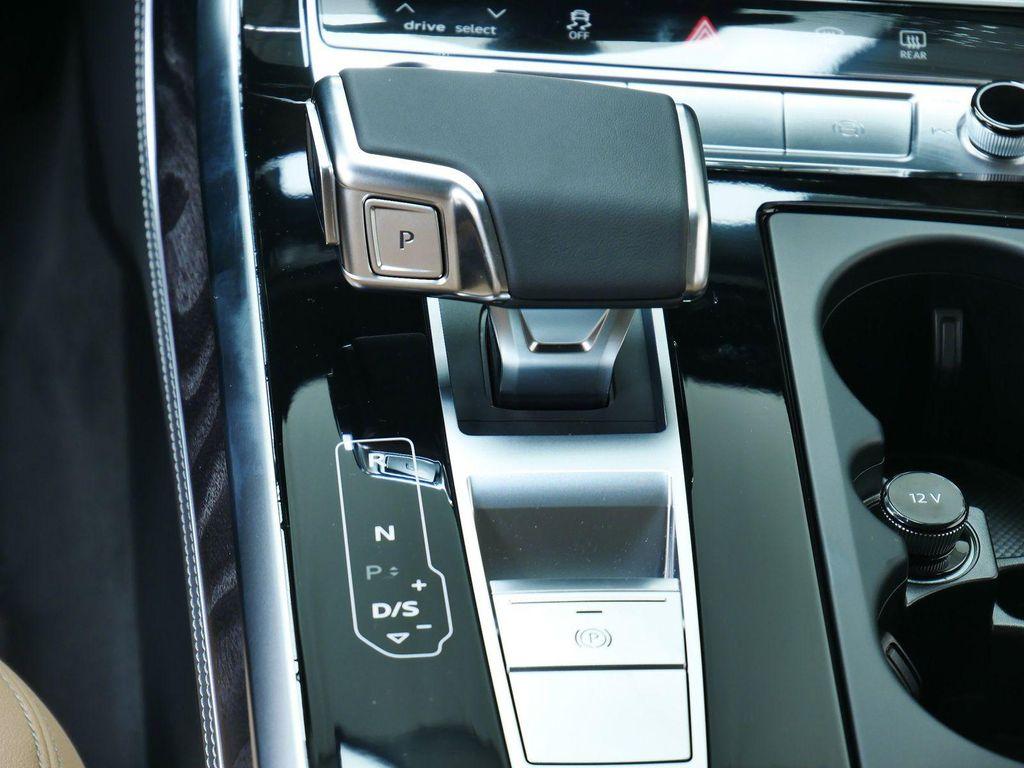 new 2025 Audi Q7 car, priced at $72,795