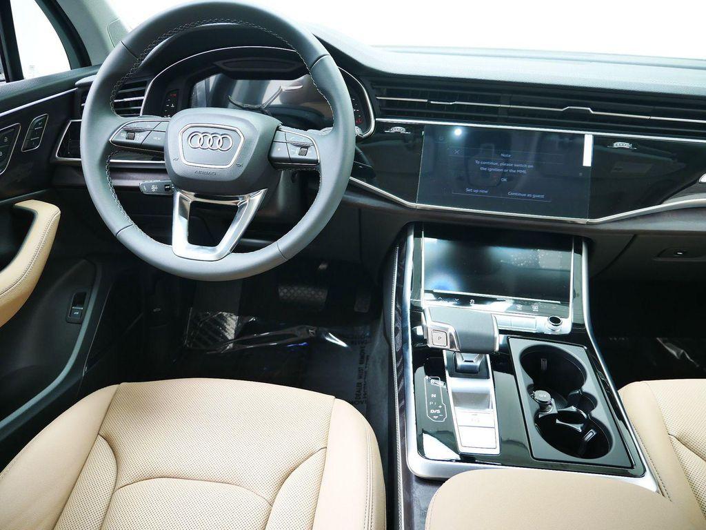 new 2025 Audi Q7 car, priced at $72,795