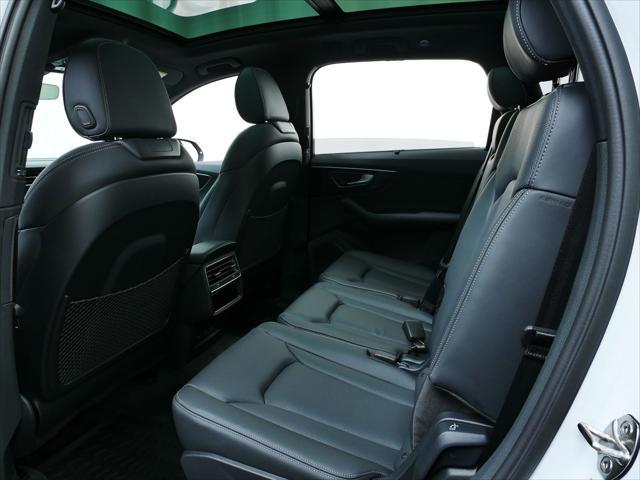new 2025 Audi Q7 car, priced at $80,205