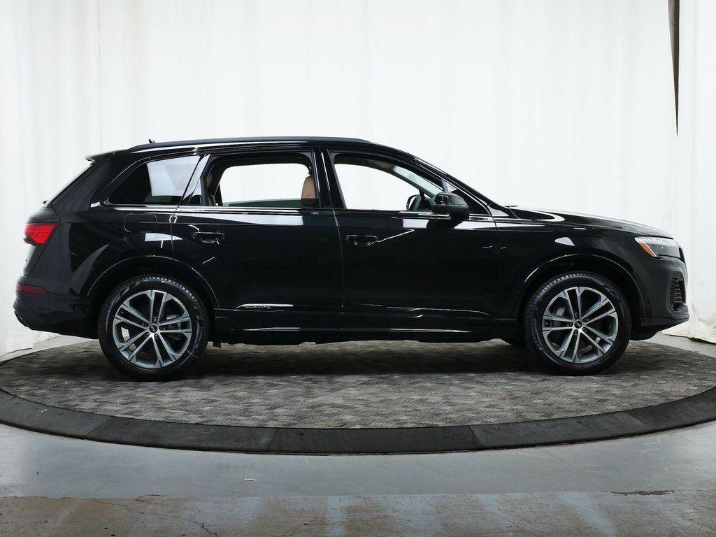 new 2025 Audi Q7 car, priced at $63,066