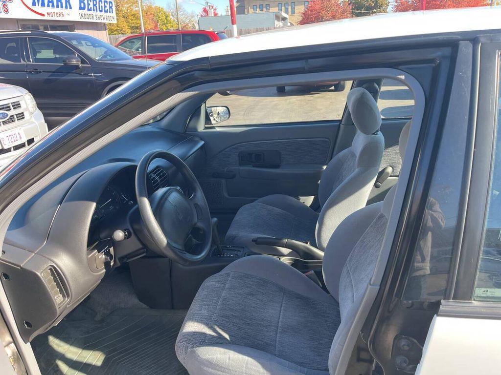used 1995 Saturn SL car, priced at $4,500