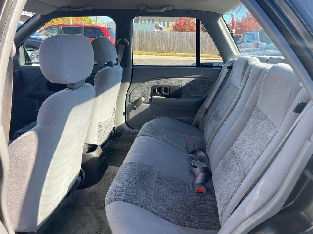 used 1995 Saturn SL car, priced at $4,500