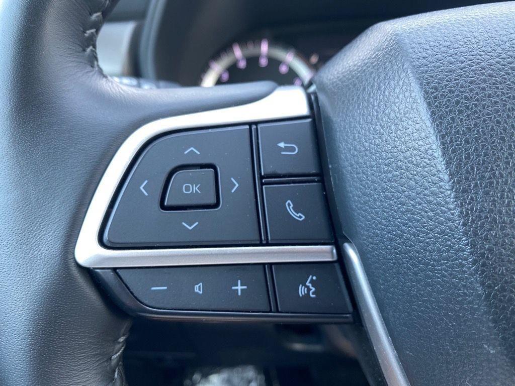 used 2024 Toyota Highlander car, priced at $38,879