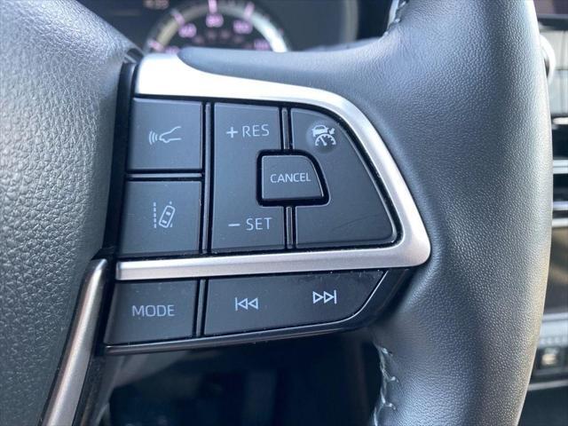 used 2024 Toyota Highlander car, priced at $39,991