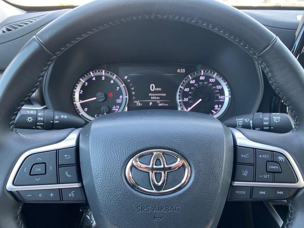 used 2024 Toyota Highlander car, priced at $38,879