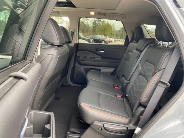 new 2025 Nissan Pathfinder car, priced at $49,676