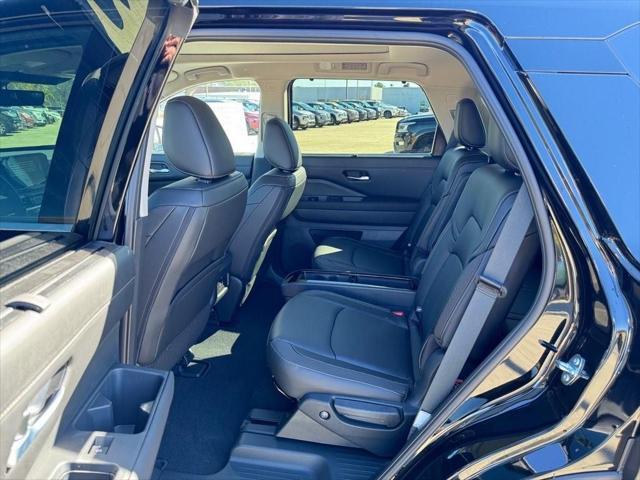 new 2025 Nissan Pathfinder car, priced at $46,490