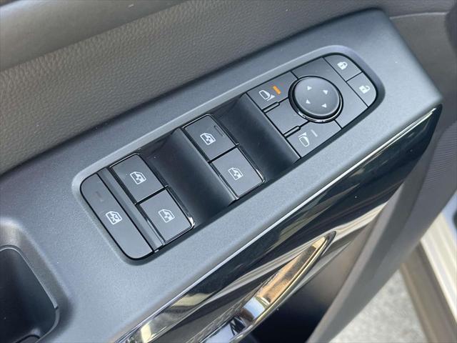 new 2025 Nissan Pathfinder car, priced at $42,260