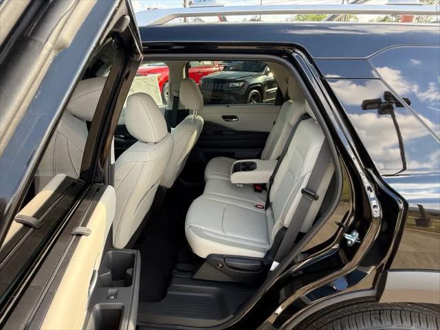 new 2025 Nissan Pathfinder car, priced at $43,672