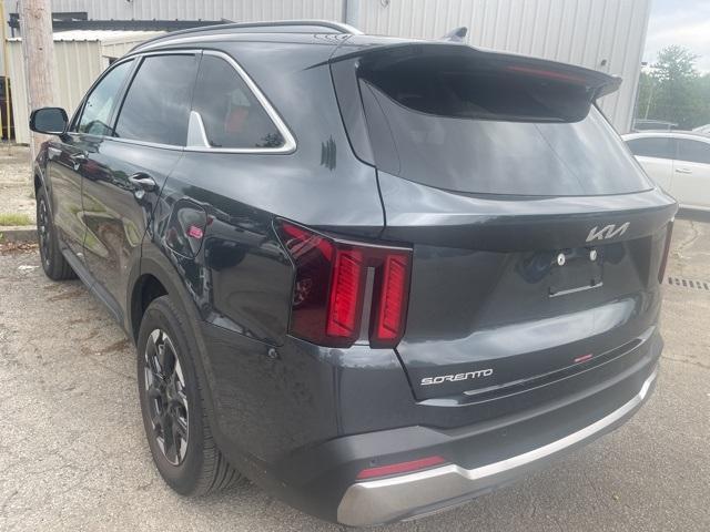 used 2025 Kia Sorento car, priced at $33,201