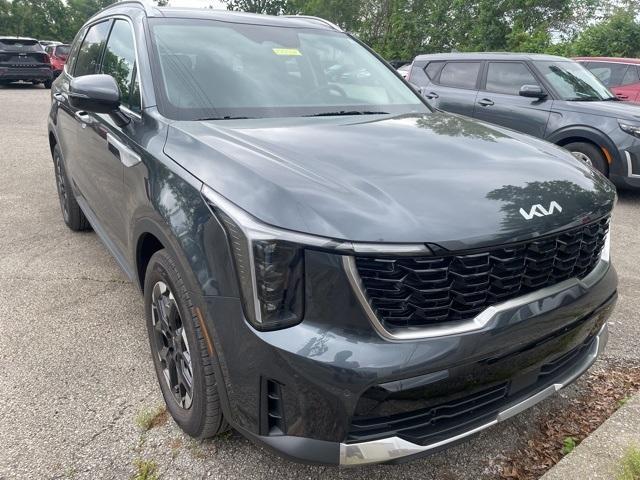 used 2025 Kia Sorento car, priced at $33,201