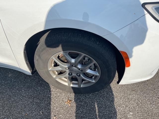 used 2021 Chrysler Pacifica car, priced at $18,529