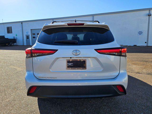 used 2023 Toyota Highlander car, priced at $34,046