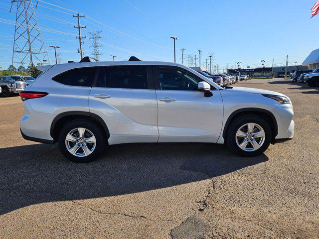 used 2023 Toyota Highlander car, priced at $34,046