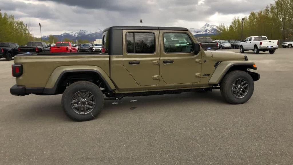 new 2025 Jeep Gladiator car, priced at $47,112