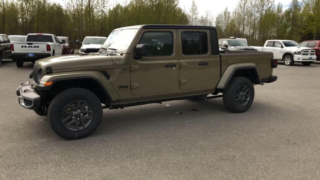 new 2025 Jeep Gladiator car, priced at $47,112