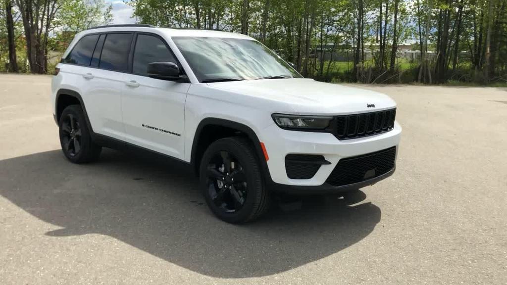 used 2024 Jeep Grand Cherokee car, priced at $37,985