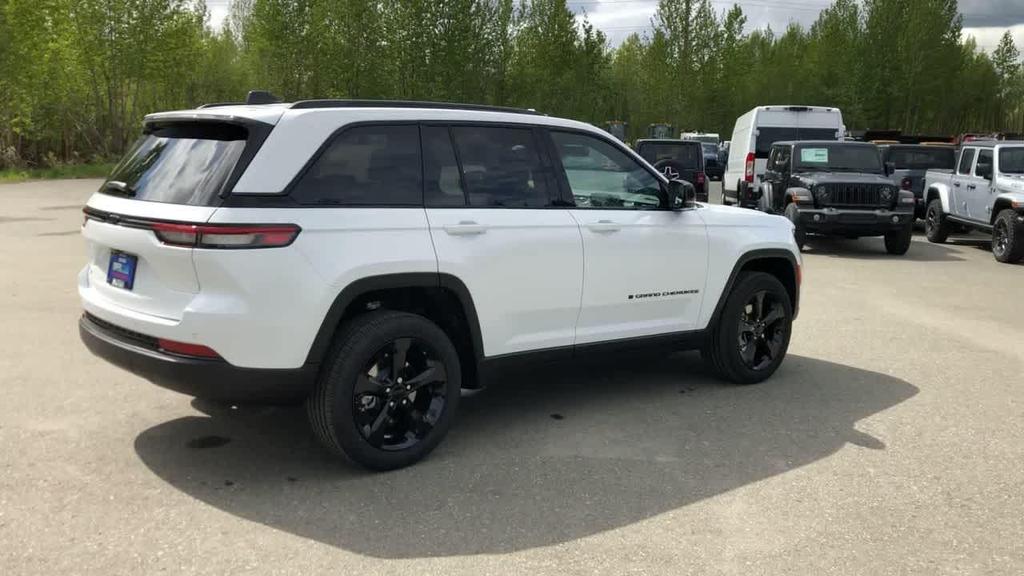 used 2024 Jeep Grand Cherokee car, priced at $37,985