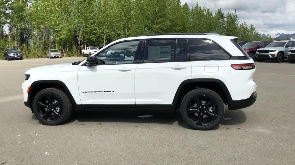 used 2024 Jeep Grand Cherokee car, priced at $37,985