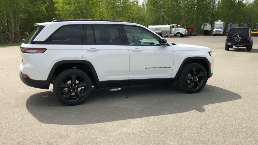 used 2024 Jeep Grand Cherokee car, priced at $37,985
