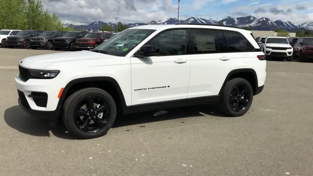 used 2024 Jeep Grand Cherokee car, priced at $37,985