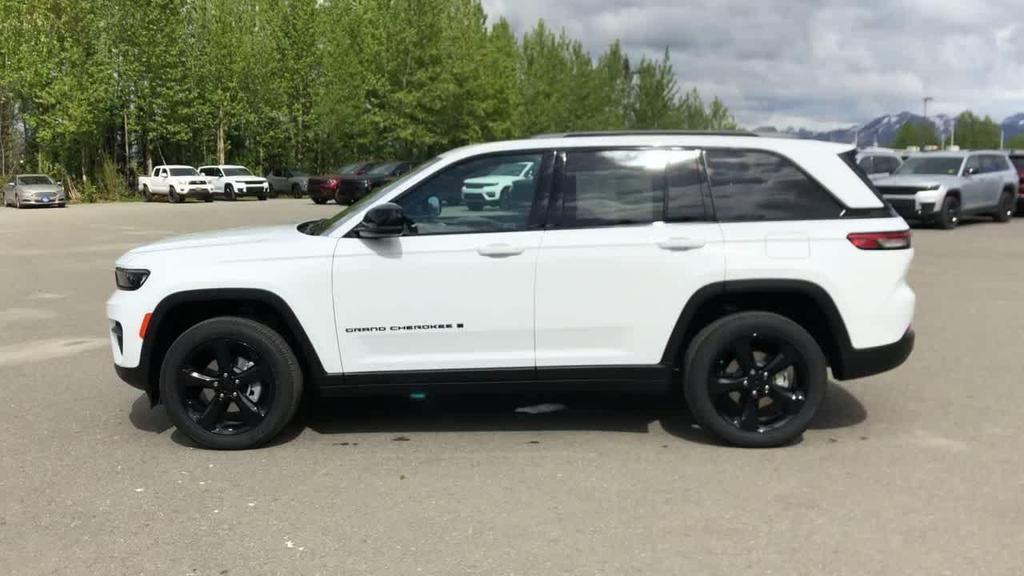 used 2024 Jeep Grand Cherokee car, priced at $37,985
