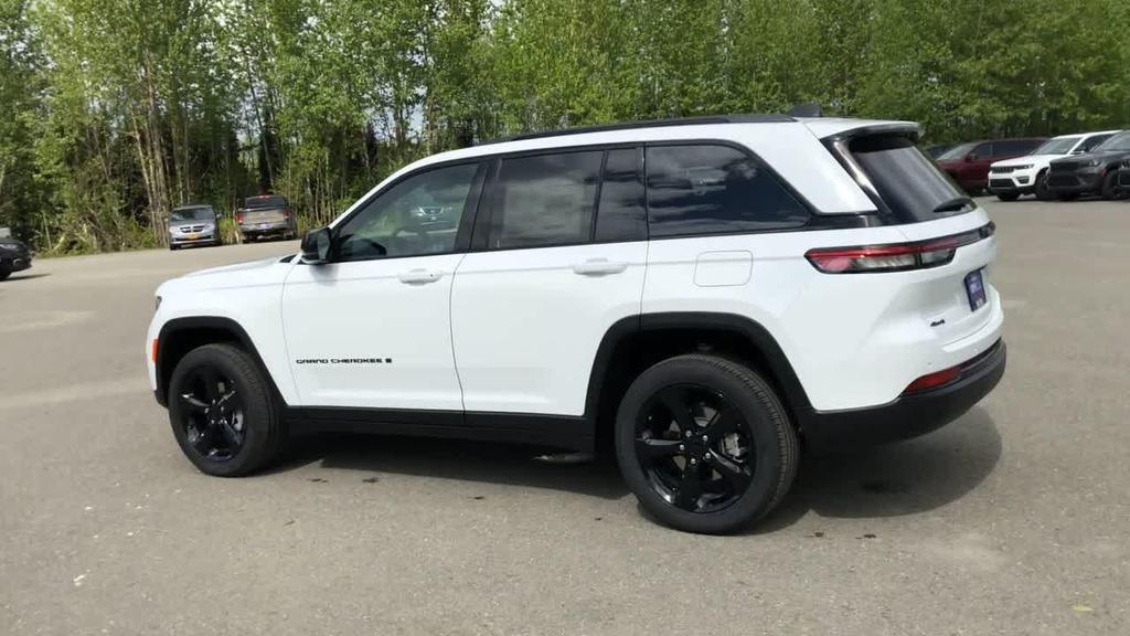 used 2024 Jeep Grand Cherokee car, priced at $37,985