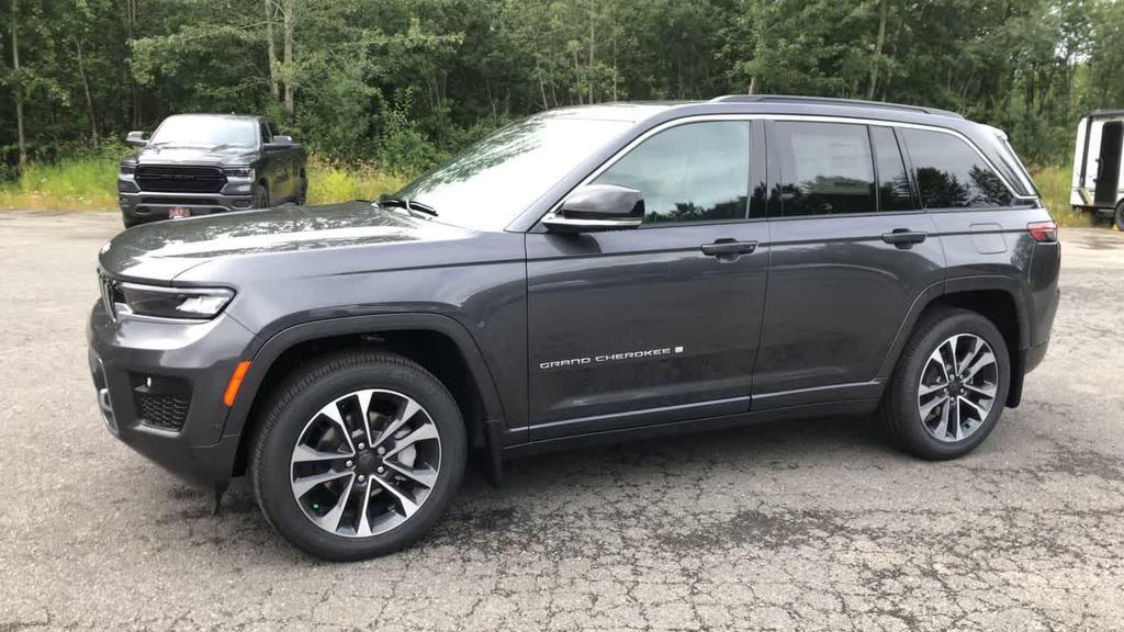 new 2025 Jeep Grand Cherokee car, priced at $56,830