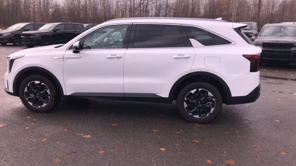 used 2024 Kia Sorento car, priced at $31,098
